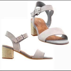 Tom’s sandals- 6.5